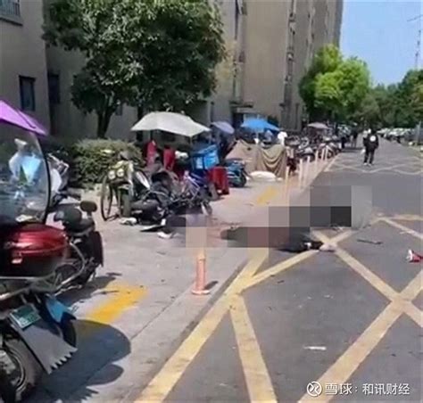 浙江有人跳楼砸死外卖员？物业：两人系坠楼身亡，都是二十出头 7月25日上午，浙江绍兴柯桥区待驾桥花园小区，有两人坠楼不幸身亡。当晚，小区所属派出所民警表示，目前正在调查此事。（网络 雪球