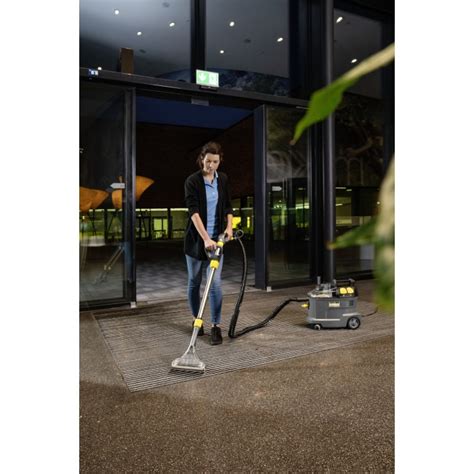 Моющий пылесос Karcher Puzzi 8/1 Adv (1.100-241.0) купить по цене 26 ...