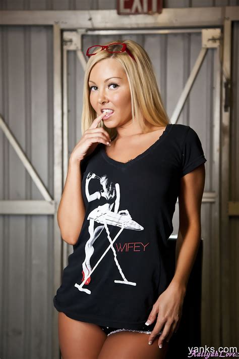 AALIYAH Aaliyahlove 005 Porn Pic