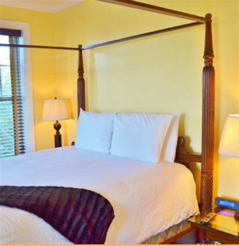 Accommodations Waters Edge Inn