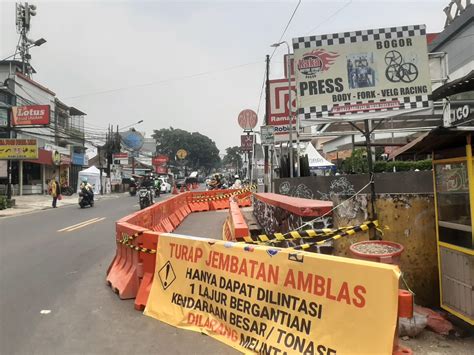 Akibat Turap Jembatan Tajur Longsor Arus Lalu Lintas Tetsendat