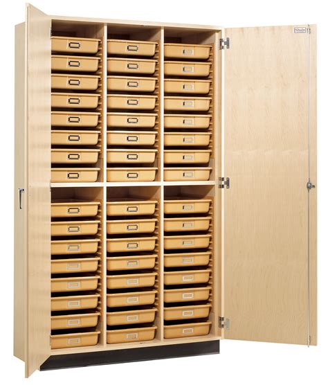 Шкаф деревянный с замком 97 фото