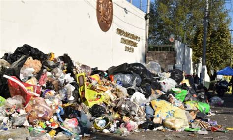 Toluca Vecinos Padecen Por Calles Inundadas De Basura