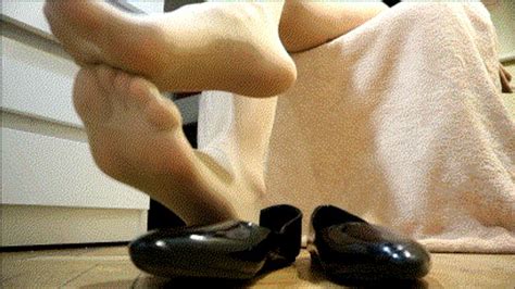 Foot Play In Nylons B Ballet Flats WMV Story Of GREAT And SEXY BRUNETTE Clips4sale