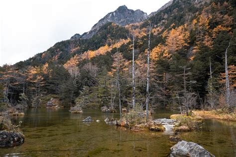 Laguna Prohibida Con Vistas A La Montaña Hotaka En Kamikochi Nagano