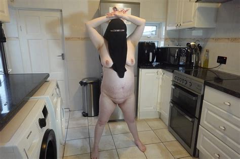 Posing Fully Nude In Niqab Nude Pics XHamster