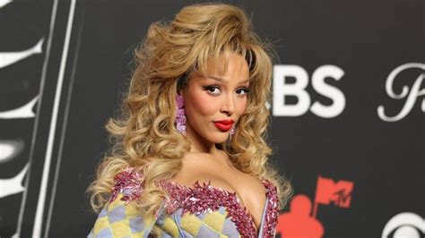 Sex Pistols Voltou Entenda Como Eles Foram Parar No The Town Rolling Stone Brasil