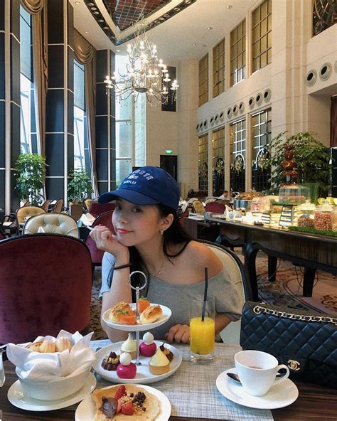 Diện bikini vào siêu thị mua đồ cô gái tưởng được hâm mộ ai ngờ bị dân mạng ném đá không