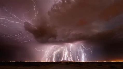 Stormjager Heeft De Sickste Stormen Gevolgd En Vastgelegd In Deze Nature Porn Film