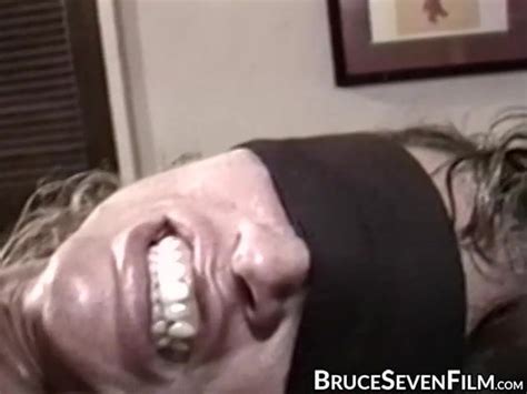 Lésbicas peitos naturais querem brincar anal duro xHamster