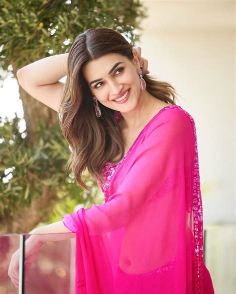 Kriti Sanon Sizzles In Hot Pink Saree