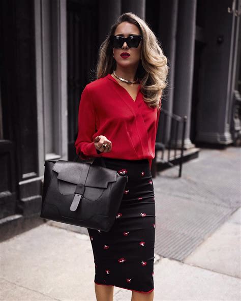 С чем носить красную рубашку 2025: 30+ эффектных идей