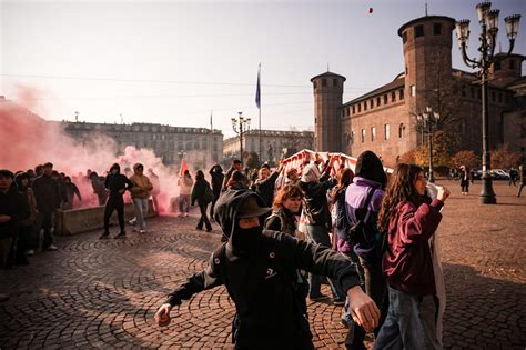 Sciopero A Torino Scontri Tra Manifestanti E Polizia Landini In