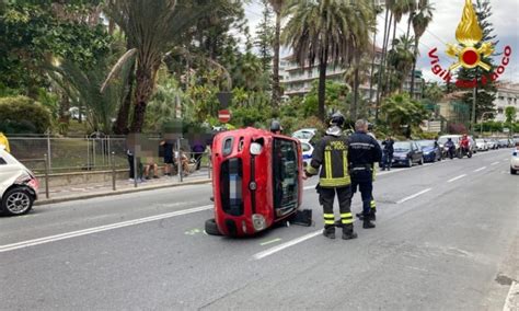 Paura In Corso Cavallotti A Sanremo Enne Si Ribalta Alla Guida Di