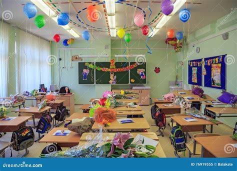 Праздничное украшение класса, посвященное к началу нового учебного года ...
