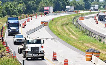 work continues  widen interstate    lanes  southern illinois