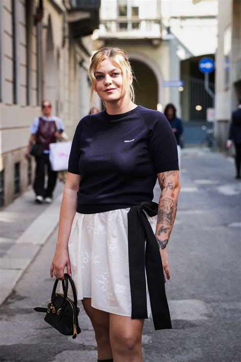 Louane pose en bikini le cliché qui enflamme la Toile Public