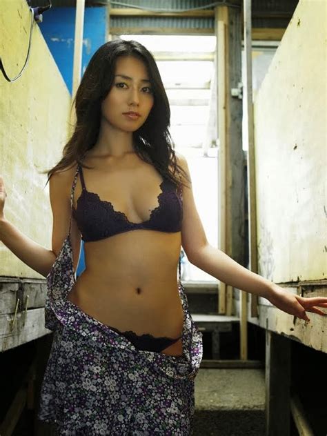 Momoko Tani Porn Bikini Sexy Photography