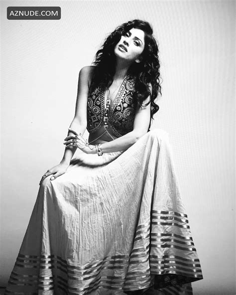 Sapna Pabbi Hot Pics Collection Aznude