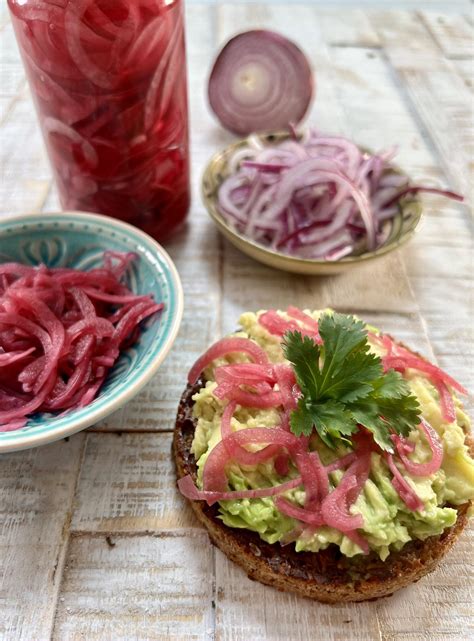 Easy Crunchy Pickled Onions - Let's Go Tomato
