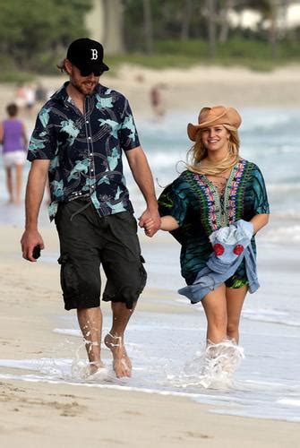 Jessica Simpson And Eric Johnson On The Beach In Hawaii