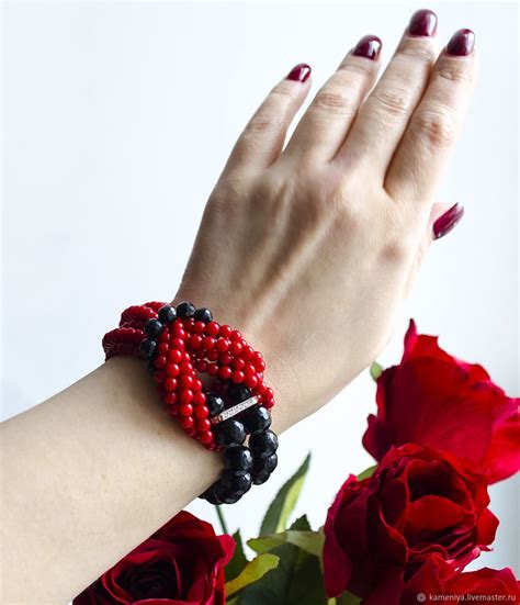 Браслет из красного коралла, черного агата, серебра 925 "Крутой Вираж ...