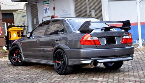 Cat Kereta Warna Kelabu - Sofia-Brewer