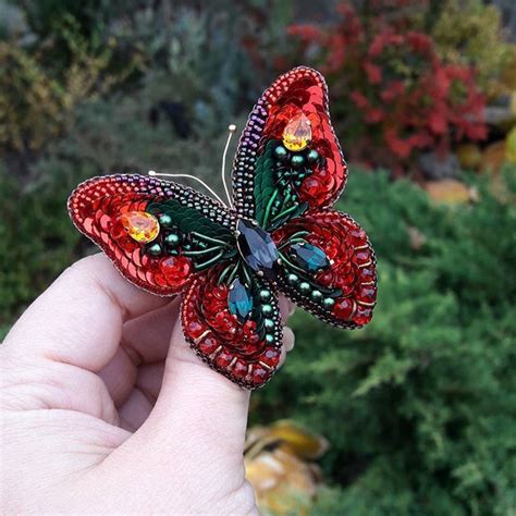 В продолжение темы осени в своих украшениях , родилась вот такая яркая ...