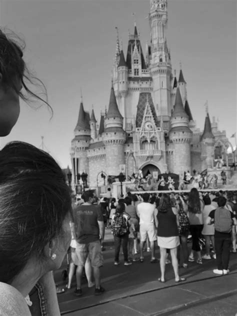 En bikini la China Suárez lució su pancita Falta Menos Infobae