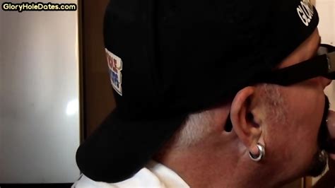 Amateur Gloryhole Gaydaddy Sucks Cock In Homemade Closeup