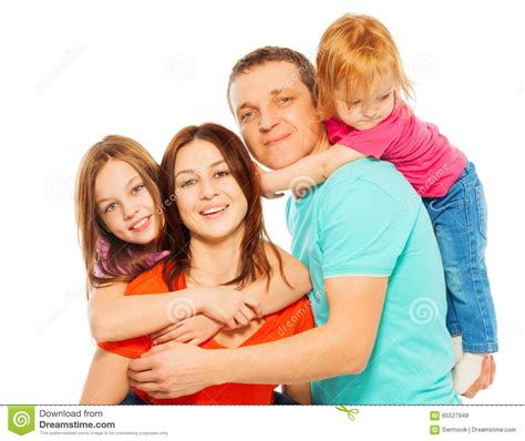 Familia De Cuatro Miembros De Abrazo Sonriente Feliz Foto De Archivo