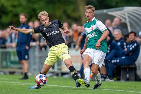 Fc Den Bosch Speelt Eindelijk Voor Publiek Maar Laat Zich In Slotfase