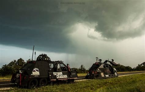 Another shot of TIV 2 and Dominator 3 first meeting (© Becca Furnish) : r/stormchasing