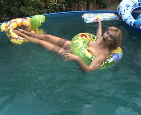 Naked Agnieszka Wosińska in Futro