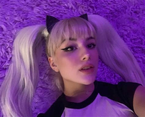 5 Hot Sexy Lillian Kay Bikini Pics