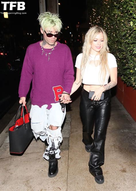 Avril Lavigne Avrillavigne Nude The Fappening Photo 1456344 FappeningBook