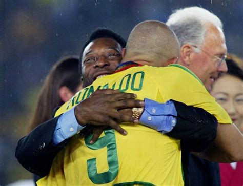 Os maiores jogadores da história do futebol: classificação atualizada ...
