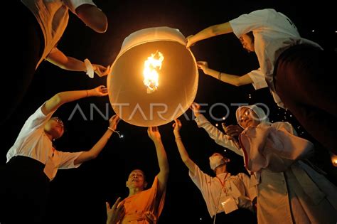 Festival Lampion Waisak 2023 Di Borobudur ANTARA Foto