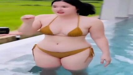 MARLBOROQUEENSEX MONTATIP SUWUNNAMAJO BIKINI KUNING