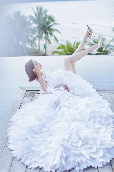 Hậu clip nude gây sốc Ngọc Trinh tung bộ ảnh đẹp ngẩn ngơ Hóa thiên nga vừa nền nã vừa