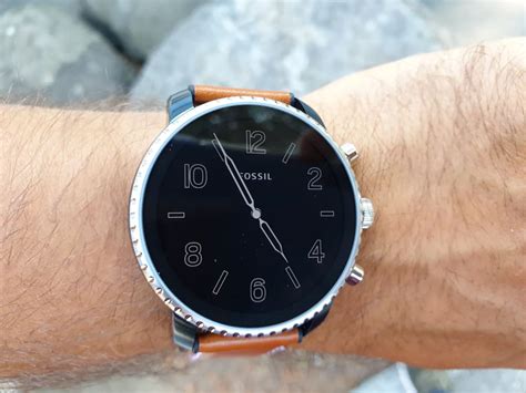 Fossil Q Explorist HR: Smartwatch mit besserem Google - Blick