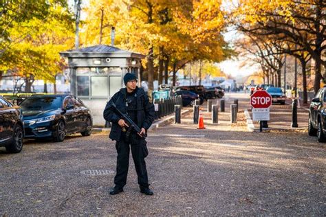 Plane Breaches D C Airspace Prompting Brief White House And Capitol