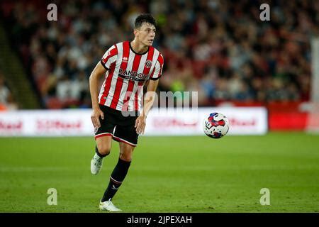 ANEL Ahmedhodžić 15 of Sheffield United in der Aufwärmphase vor dem