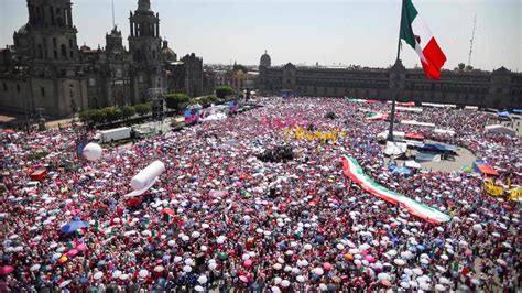 Xóchitl Gálvez Llama ante Marea Rosa en el Zócalo a Defender la