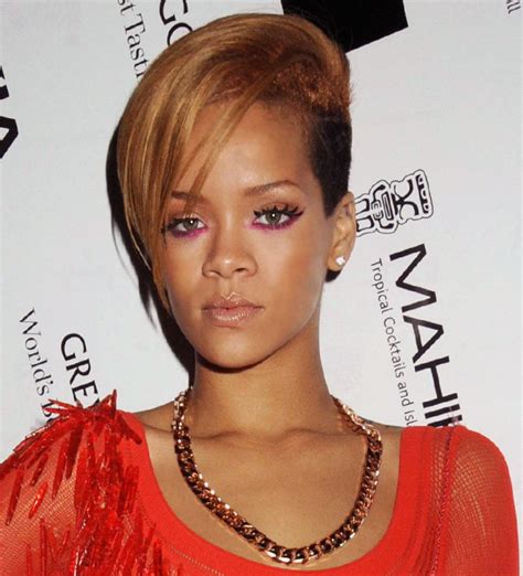 Rihanna Short Blonde Hair Celebrity Hair Cuts