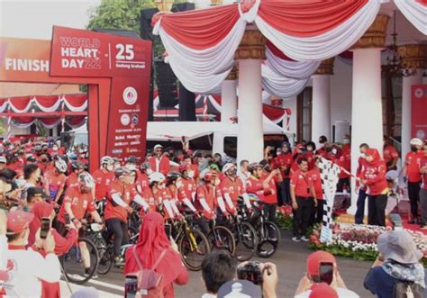 Gubernur Khofifah Gowes Bareng Dokter Jantung Se Jatim Dan Ribuan