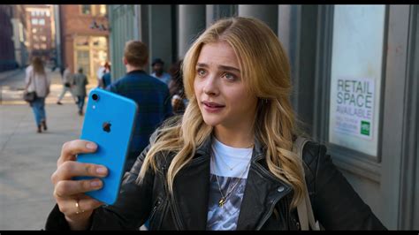 Apple Iphone Smartphone Blue Of Chloë Grace Moretz As Kayla In Tom