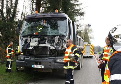 Faits Divers Collision Entre Deux Camions Bennes