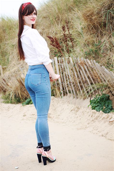 Brunette Wearing Joni Jeans Joli House
