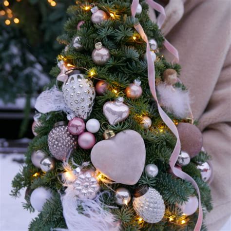 Купить букеты, цветы к новому году с доставкой по Москве - заказать ...